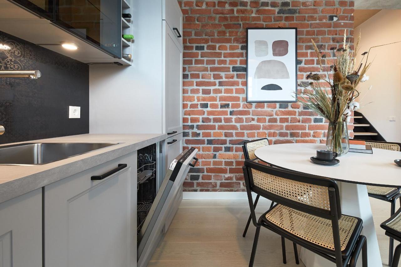 High Ceiling Loft With Its Own Backyard And A Terrace Apartment ทาลลินน์ ภายนอก รูปภาพ