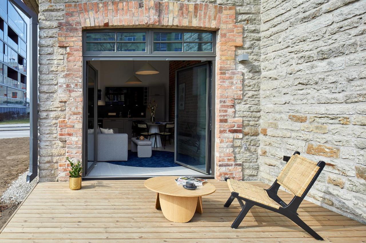 High Ceiling Loft With Its Own Backyard And A Terrace Apartment ทาลลินน์ ภายนอก รูปภาพ
