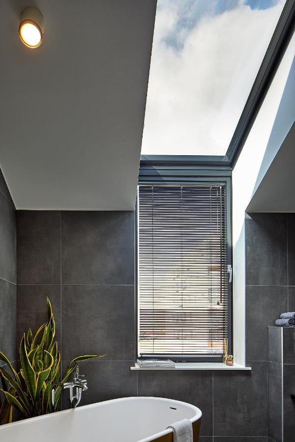 High Ceiling Loft With Its Own Backyard And A Terrace Apartment ทาลลินน์ ภายนอก รูปภาพ