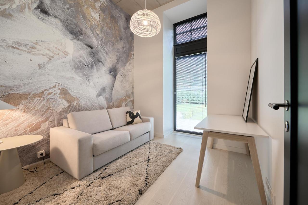 High Ceiling Loft With Its Own Backyard And A Terrace Apartment ทาลลินน์ ภายนอก รูปภาพ