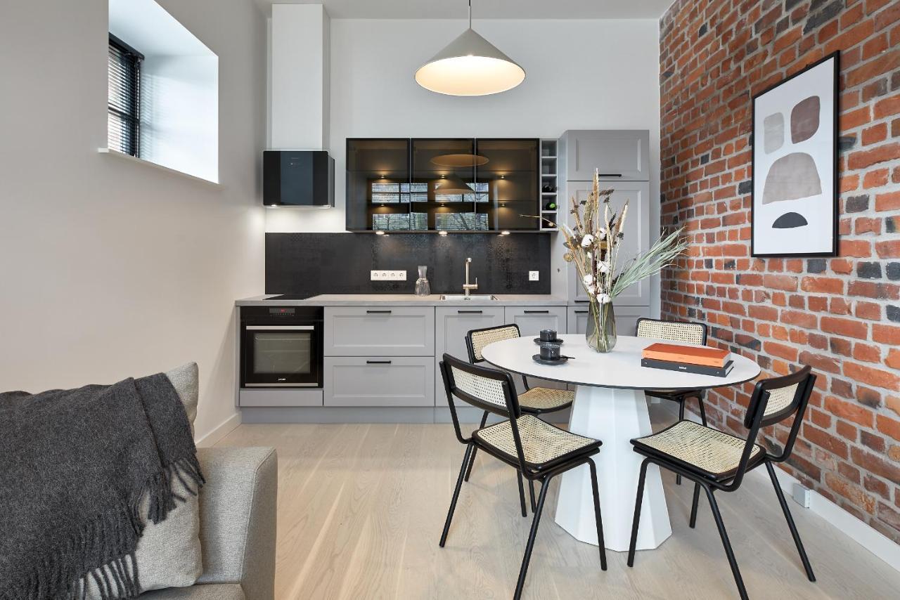 High Ceiling Loft With Its Own Backyard And A Terrace Apartment ทาลลินน์ ภายนอก รูปภาพ