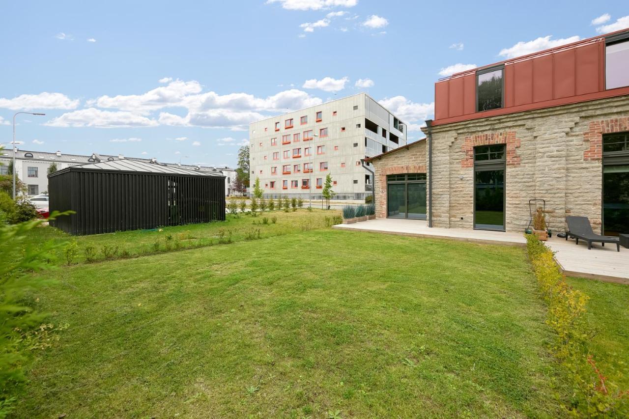High Ceiling Loft With Its Own Backyard And A Terrace Apartment ทาลลินน์ ภายนอก รูปภาพ
