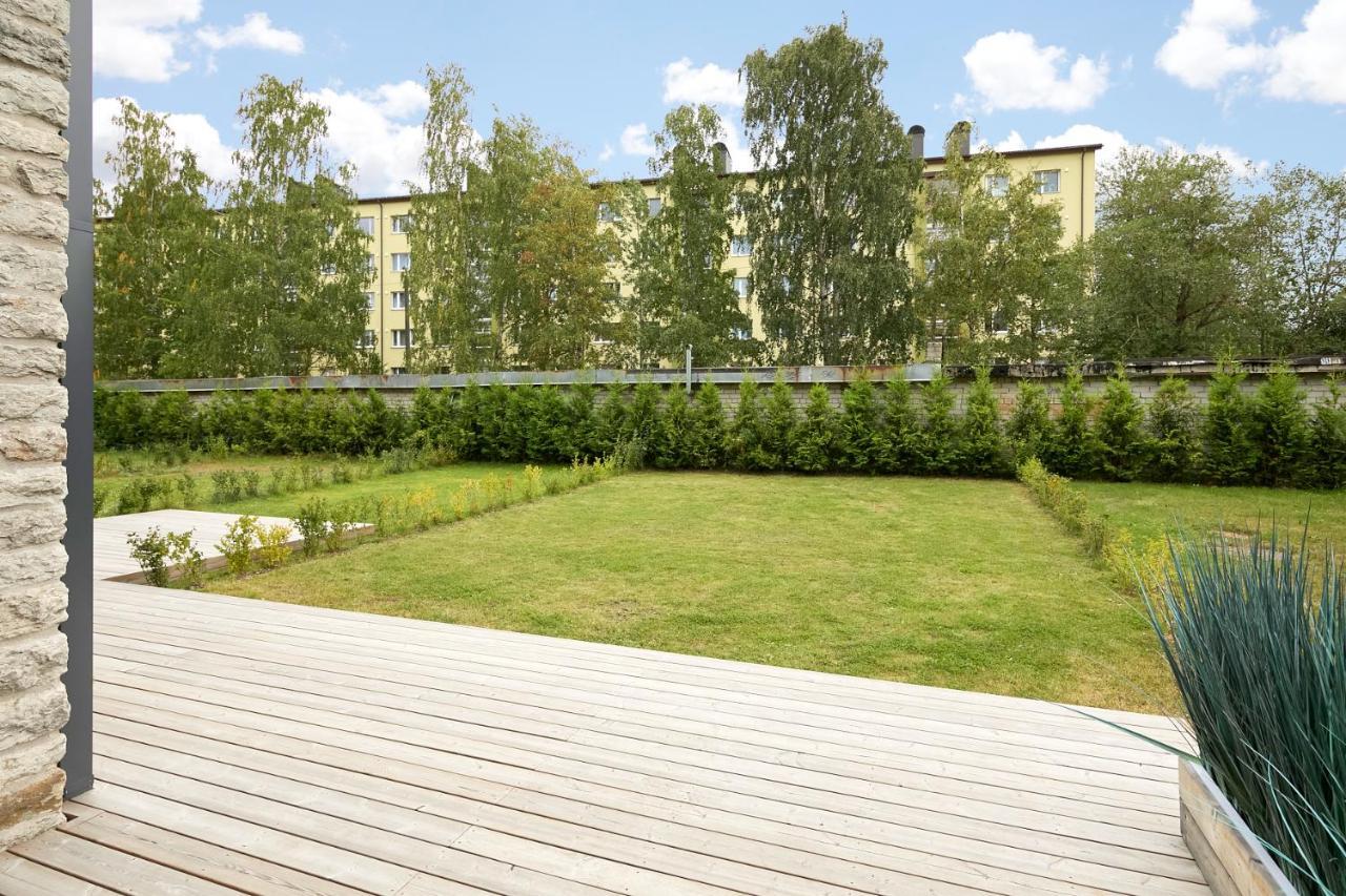 High Ceiling Loft With Its Own Backyard And A Terrace Apartment ทาลลินน์ ภายนอก รูปภาพ