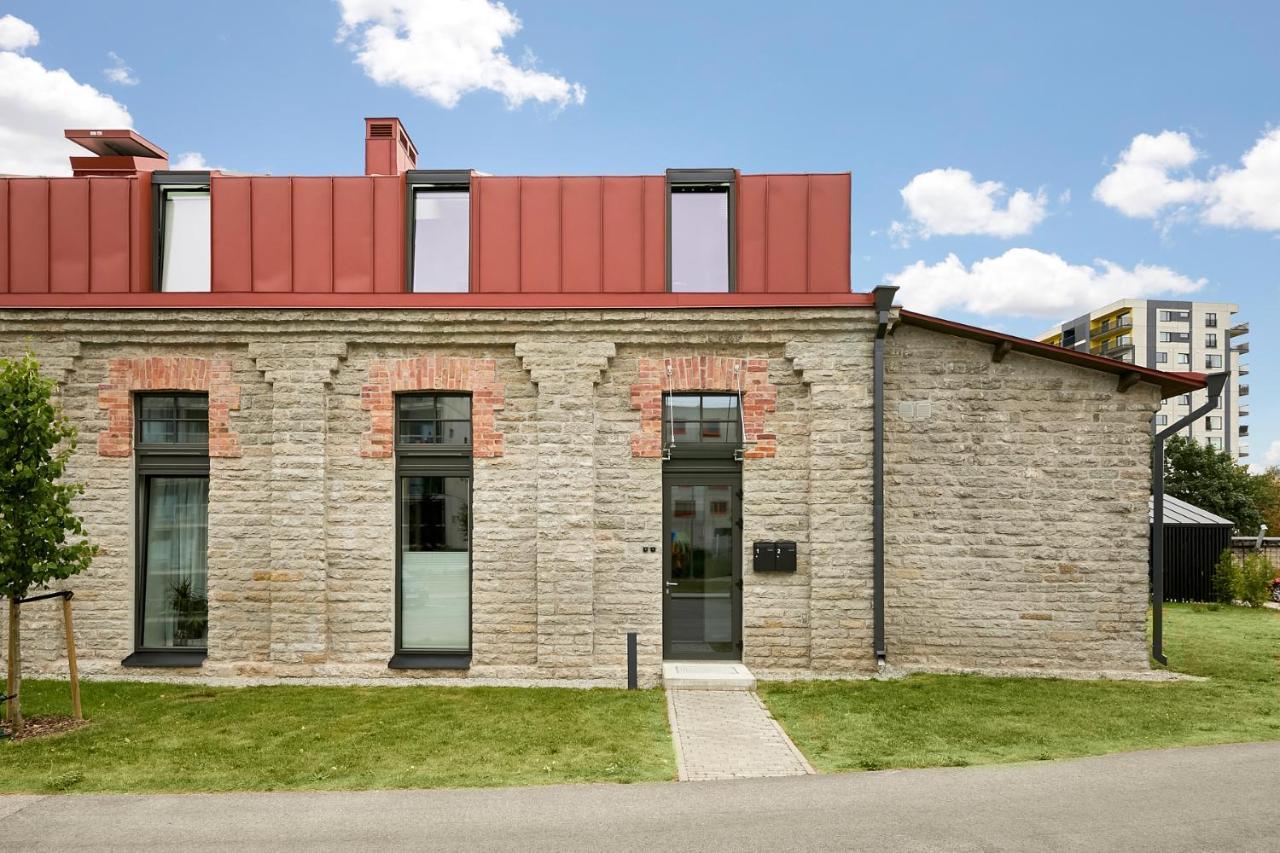 High Ceiling Loft With Its Own Backyard And A Terrace Apartment ทาลลินน์ ภายนอก รูปภาพ