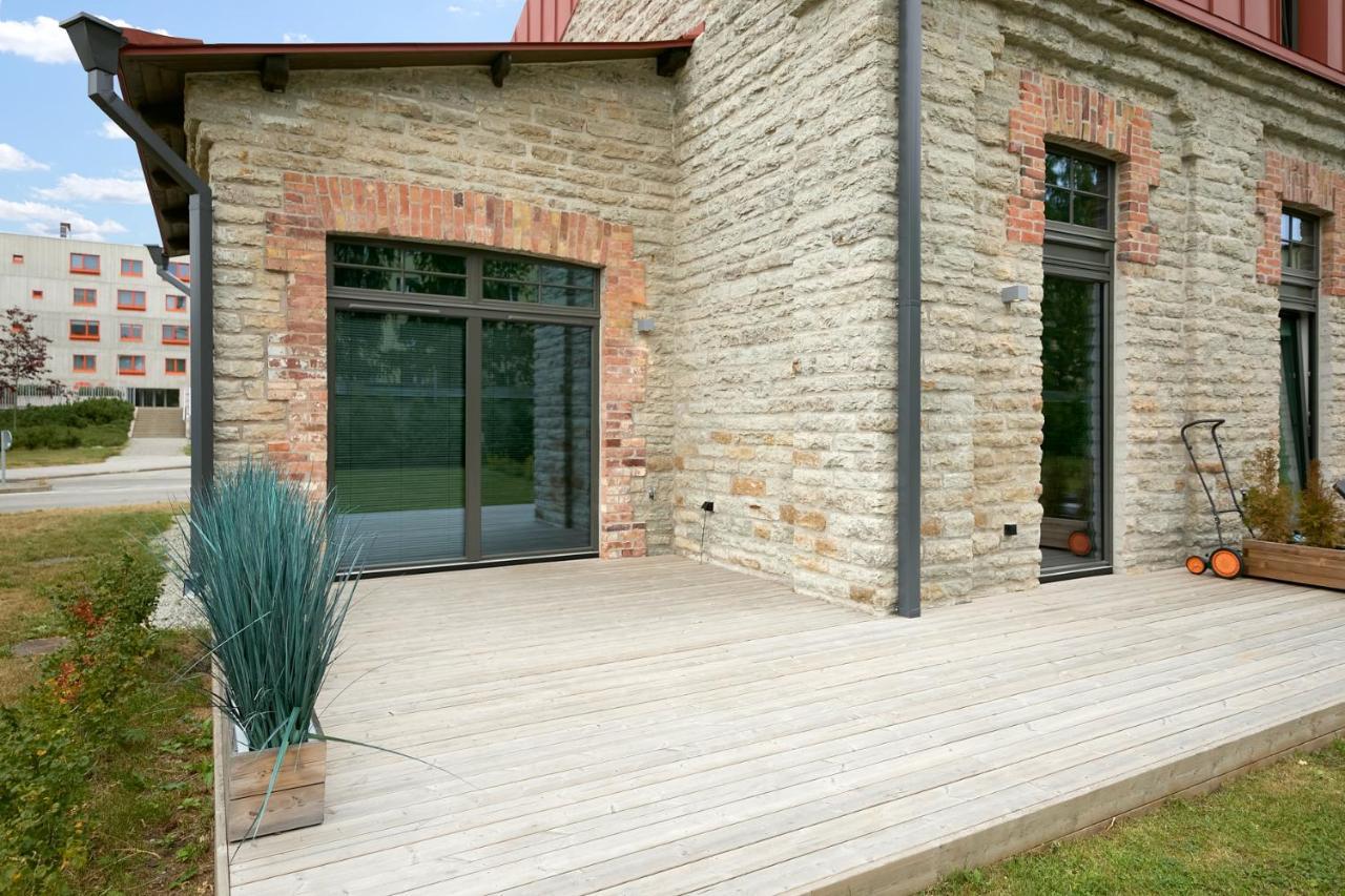 High Ceiling Loft With Its Own Backyard And A Terrace Apartment ทาลลินน์ ภายนอก รูปภาพ