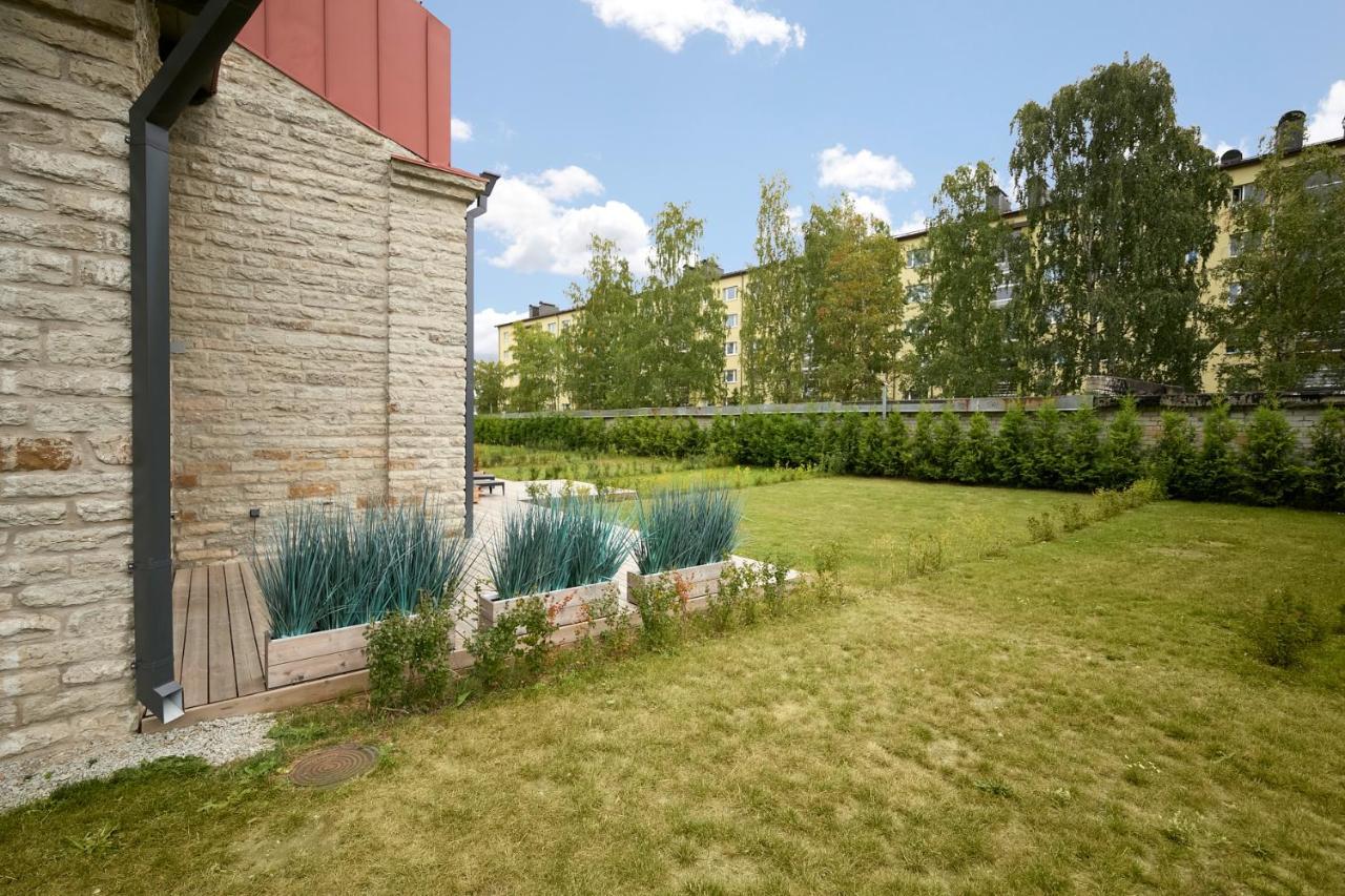 High Ceiling Loft With Its Own Backyard And A Terrace Apartment ทาลลินน์ ภายนอก รูปภาพ