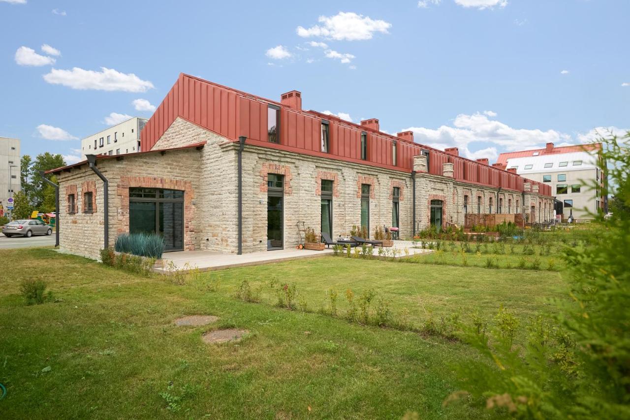 High Ceiling Loft With Its Own Backyard And A Terrace Apartment ทาลลินน์ ภายนอก รูปภาพ